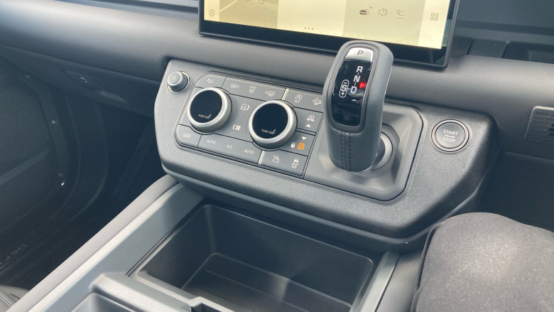 Land Rover Defender 3.0 D250 X-Dynamic SE 110 5dr Auto Diesel Estate